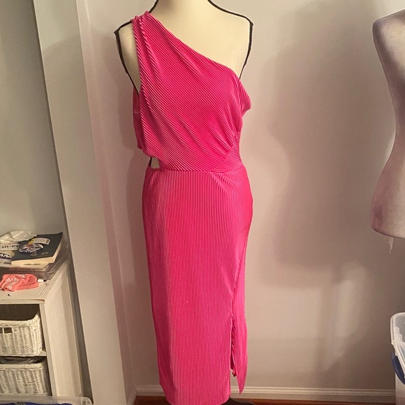 sash &  soul Dresses & Skirts - Sash &  soul size large plisse one shoulder dress NWT